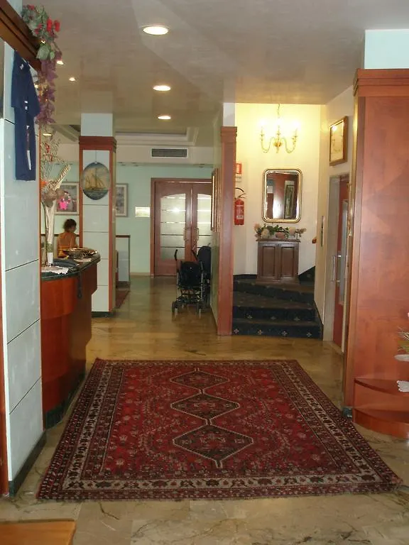 Hotel American Лидо-ди-Езоло